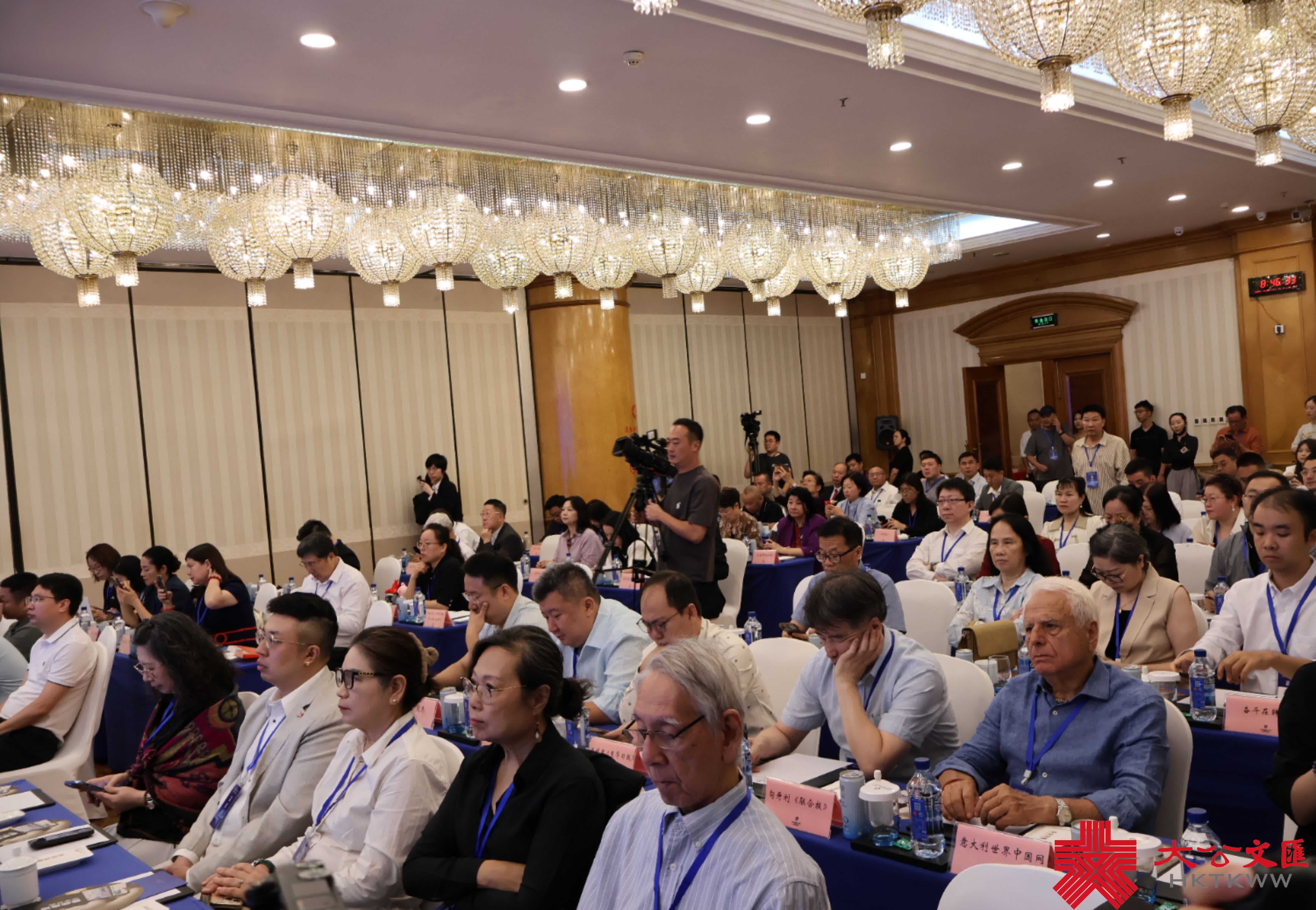 海外華文傳媒：抗戰中的吶喊與新時代迴響