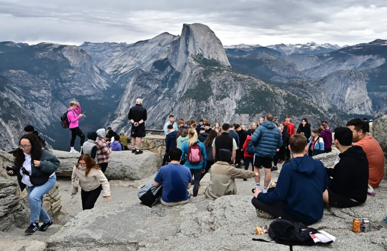 特朗普政府宣布,明年外国人进入大多数热门国家公园将需额外支付100美元。