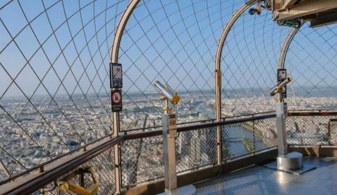 埃菲尔铁塔顶层即将关闭