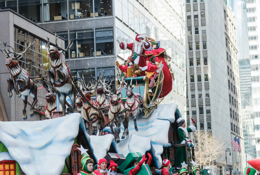第99届梅西感恩节大游行拉开了纽约市假日季的序幕