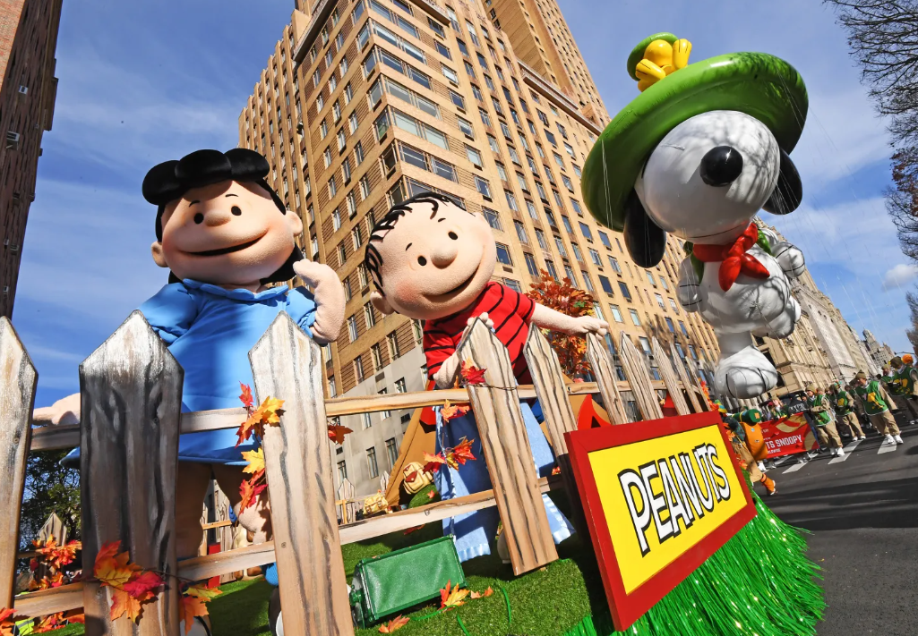 第99届梅西感恩节大游行拉开了纽约市假日季的序幕