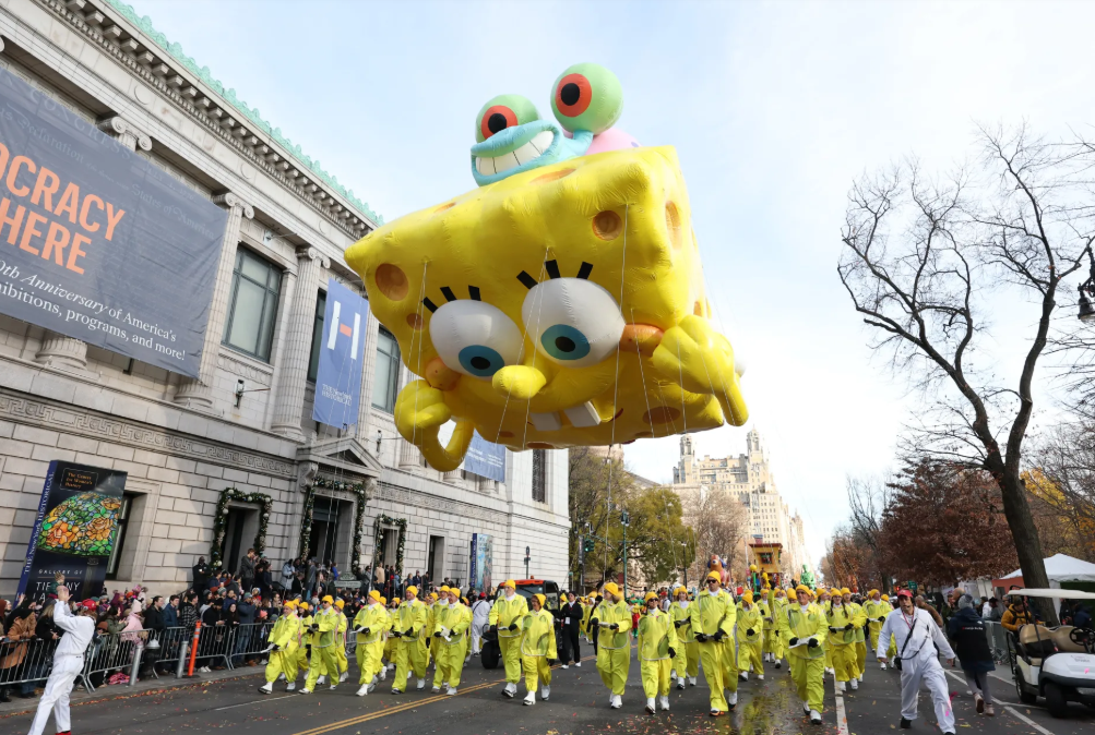 第99届梅西感恩节大游行拉开了纽约市假日季的序幕