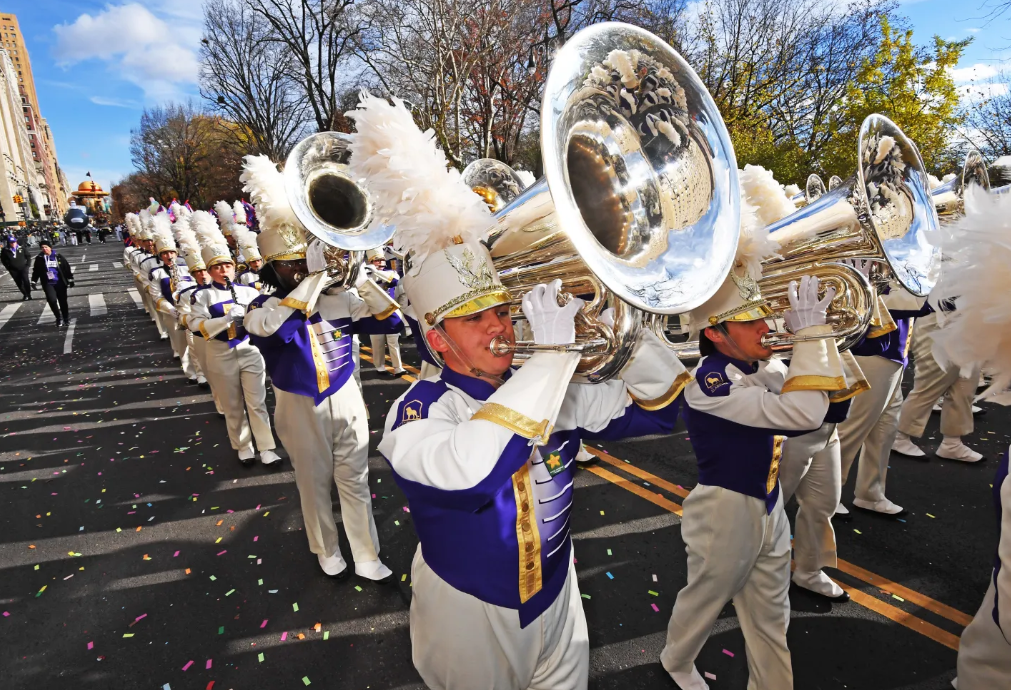 第99届梅西感恩节大游行拉开了纽约市假日季的序幕