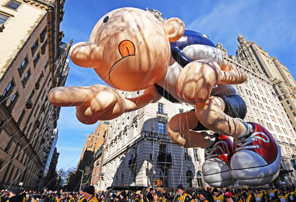 第99届梅西感恩节大游行拉开了纽约市假日季的序幕