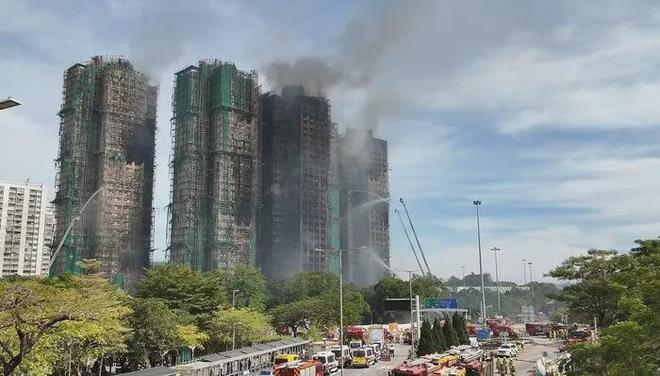连续报道 | 香港大火已致128人遇难，工程师13个月前曾投诉宏福苑问题上百次，未获有效回应