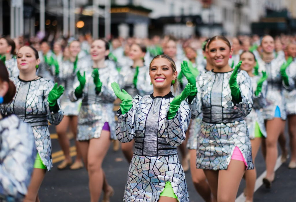 第99届梅西感恩节大游行拉开了纽约市假日季的序幕