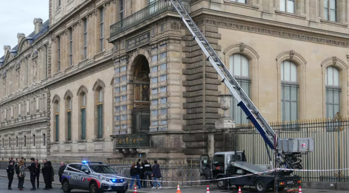 卢浮宫惊天盗窃案：四人团伙中的最后一人落网