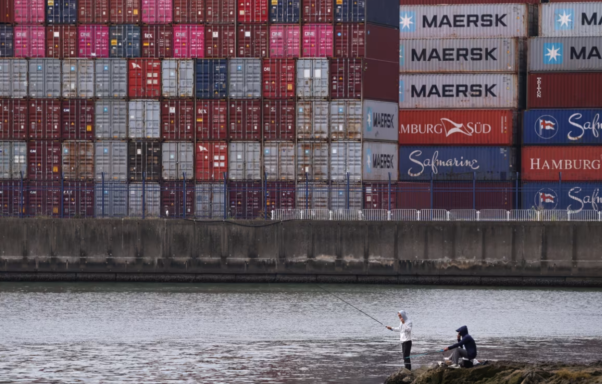 尽管对美出口大幅下降，中国贸易顺差在短短11个月内就达到了1万亿美元。