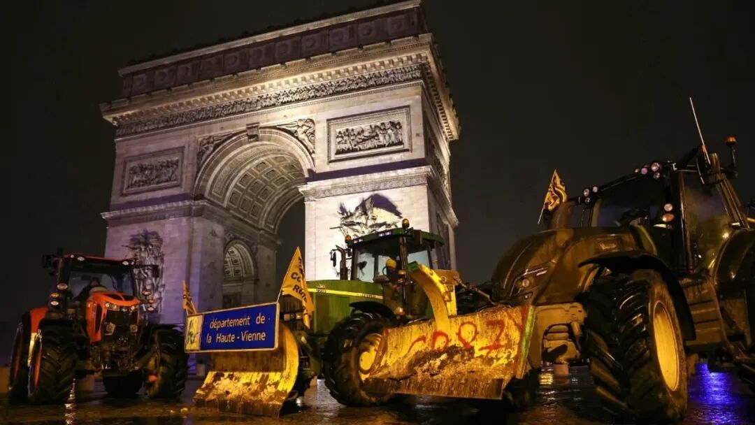 农民开着拖拉机，“占领”巴黎市中心？