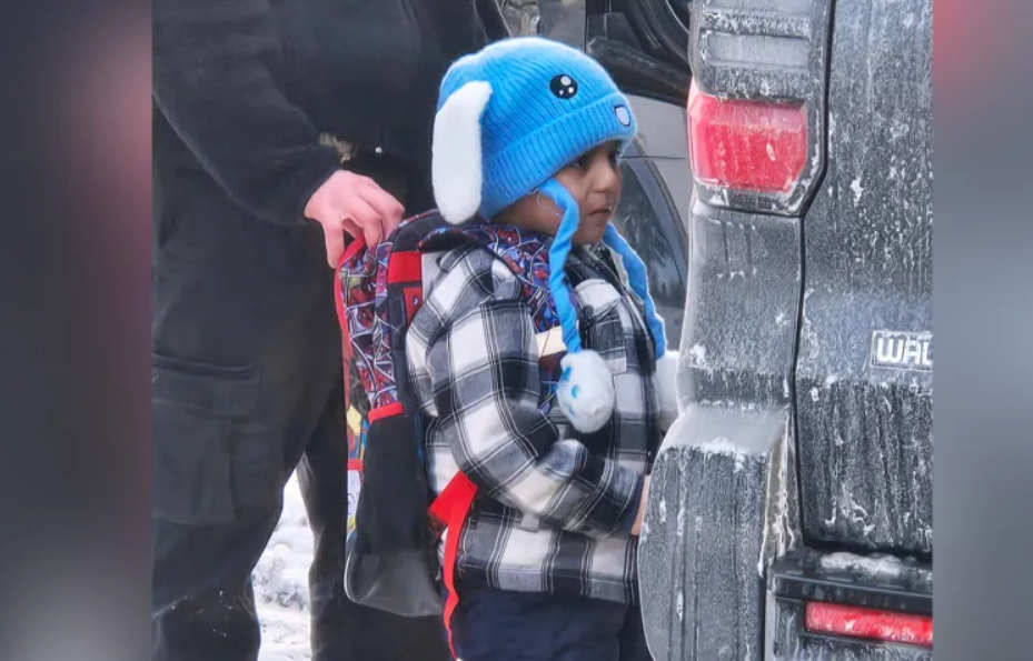 美国法官下令释放被美国移民及海关执法局拘留的五岁儿童及其父亲。