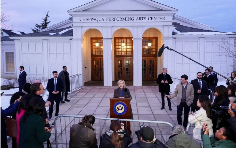 希拉莉称对克林顿有信心 要特朗普也到听证会作证