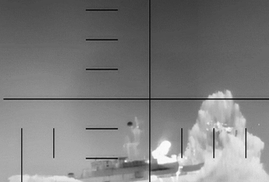 美国潜艇用鱼雷击沉伊朗军舰，这是二战以来的首次。